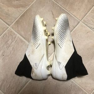 Men’s 8 1/2 Adidas predator demonscale soccer cleats